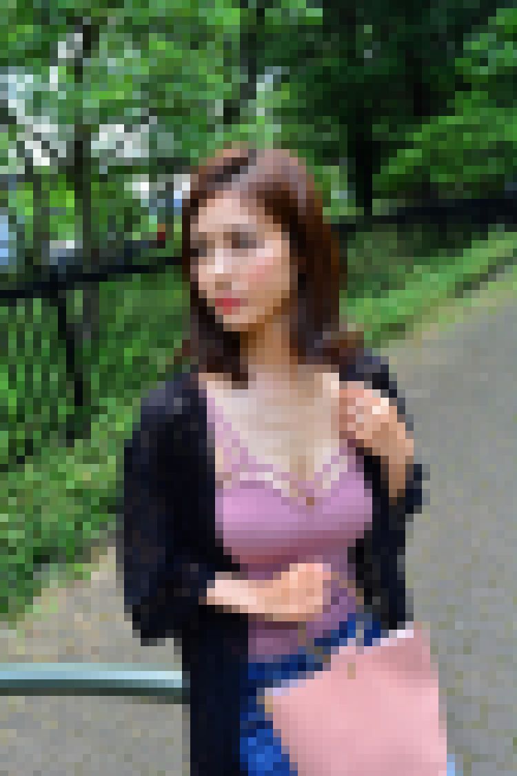 【個撮・スレンダー】奇跡的な美貌を持つ40歳人妻を鬼ハメ中出し。スレンダーな身体を年下の肉棒で駆逐されるハードな個人撮影【特別価格】　画像