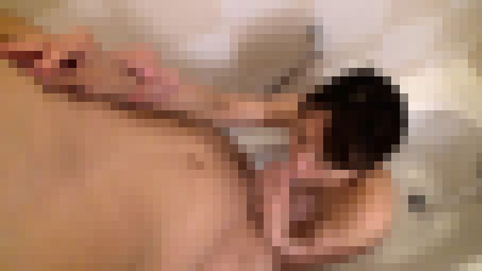 【個人】母の友人５３歳をホテルに連れ込み生ハメするD・K。熟した軟乳を野外で晒し羞恥の中、絶頂する人妻【初回特別価格】　無料画像12