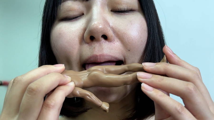 【HD】ピチャピチャASMRしてくれる女子が唾液たっぷり舐めまわしM男人形　サンプル画像03