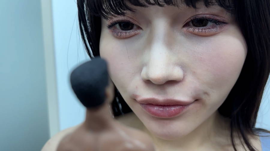 【HD】ひなみちゃんがM男人形を唾液たっぷり舐めまわす　サンプル画像01