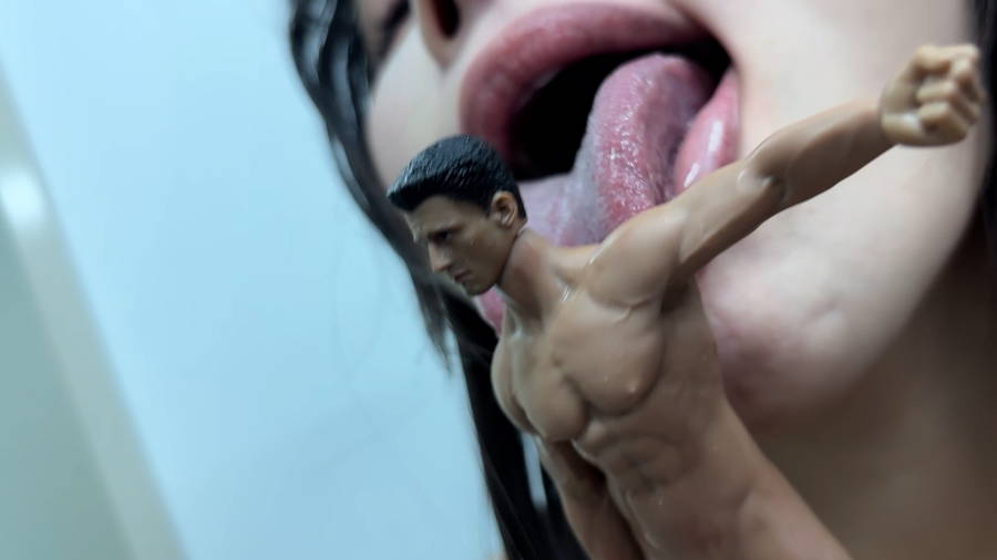 【HD】ひなみちゃんがM男人形を唾液たっぷり舐めまわす　サンプル画像05