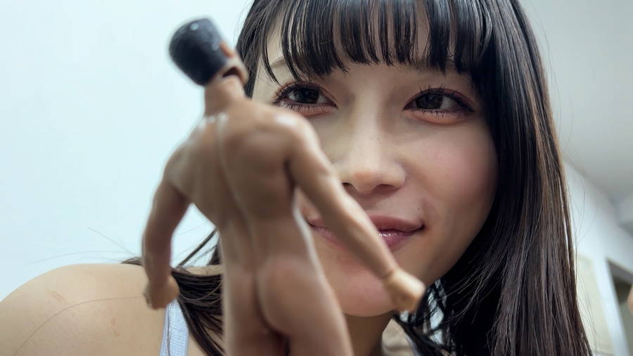 【HD】ひなみちゃんがM男人形を唾液たっぷり舐めまわす　サンプル画像08