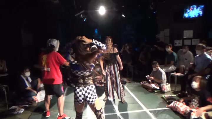 どきッ!女だらけのキャットファイト祭 ワクワクお下品熱帯夜2022 真夏に地下で行われたバチバチ女の闘い!　サンプル画像08