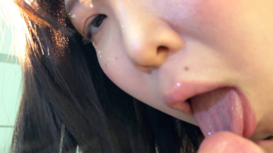 【HD】おっぱい大きめ童顔女子がM男に濃厚鼻フェラ　サンプル画像07