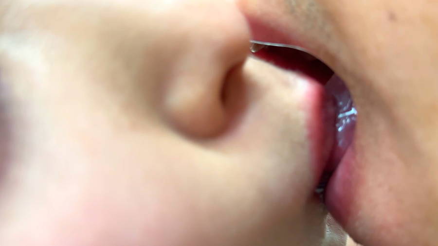 【HD】ももなちゃんがM男に濃厚キス　サンプル画像12