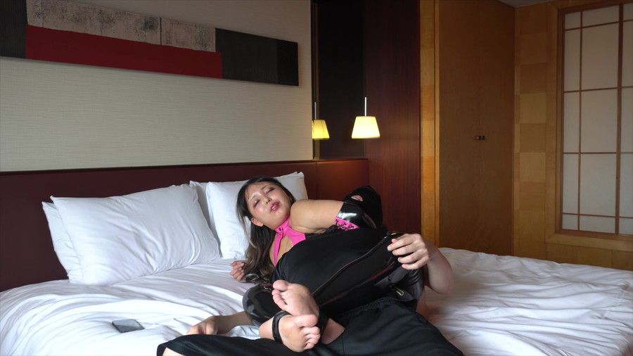 【HD】vsミハル 元ポールダンサーの太もも絞め調教　サンプル画像12