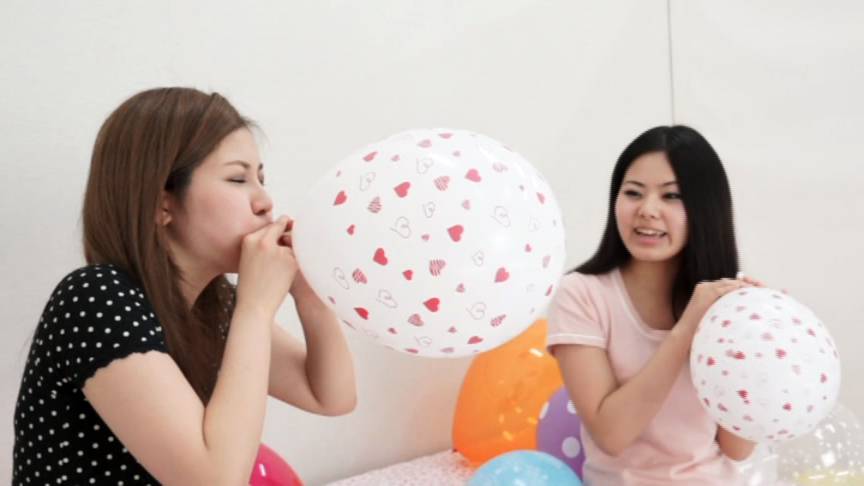 ブニュ?ン!! 女の子2人で風船つぶしっこ 2 サンプル画像04
