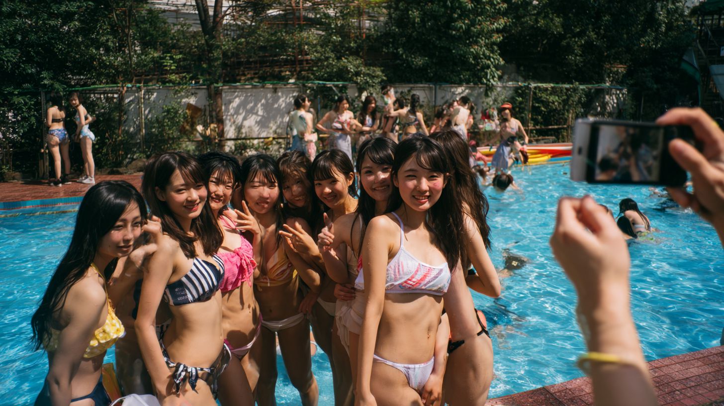 素朴な田舎娘の恥じらい顔アップ中心ムービー動画のサムネイル