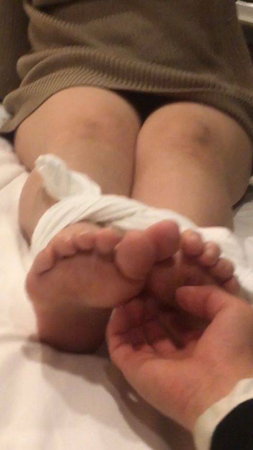 25ｃｍデカ足20歳のかんなちゃん、足裏くすぐりセット販売！　サンプル画像1