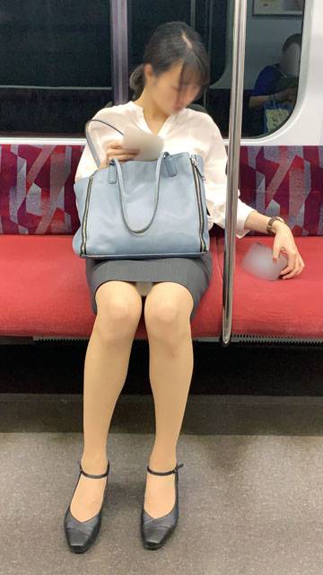 タイトなスーツが妙にエロい真面目そうなスレンダー美人OL（中編）　サンプル画像2