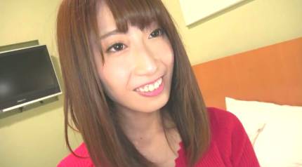 清楚系の20歳百貨店受付嬢がハメ撮りで美乳を揺らして敏感に反応 サンプル画像