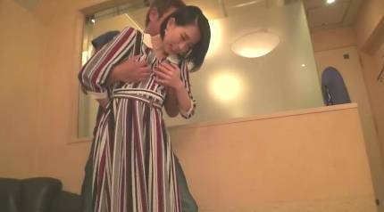 美形スレンダー美脚の21歳アパレル店員が初ハメ撮りで敏感な反応　サンプル画像1