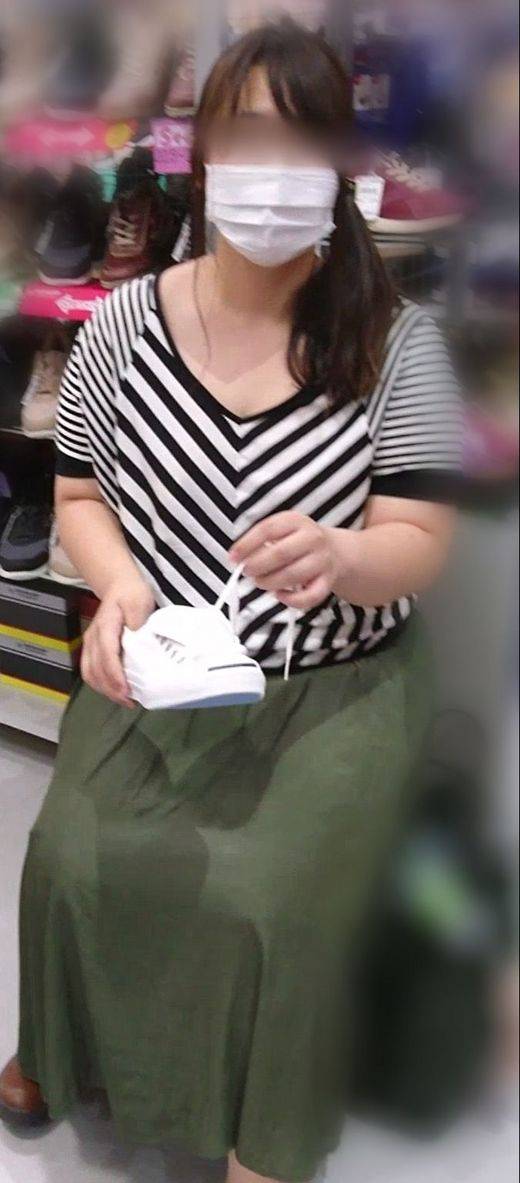 胸チラ 変態を見る目　サンプル画像2