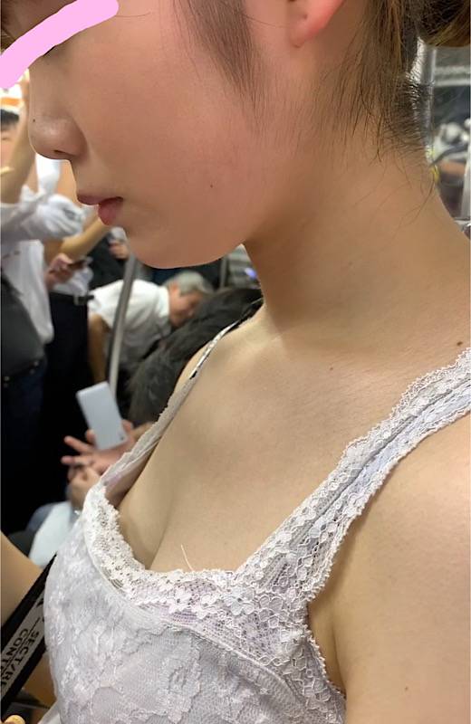 【続!超爆!胸チラ下着破壊!?】怒涛のエロ可愛い最高のちっぱいお胸をした色白のおっぱいチラリズム!③【379】 サンプル画像1