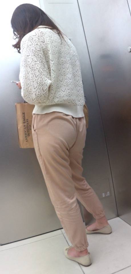 新~極上のおかず755(割れ目HIPにパンティスケスケ肉尻OL様) サンプル画像1