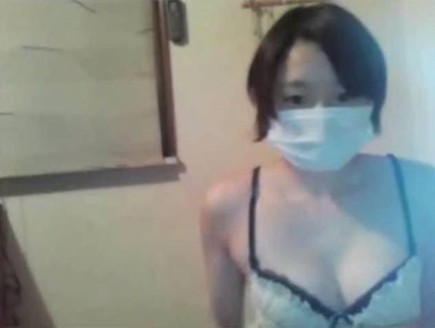 風邪ひいてるのにスッポンポンで20歳彼女がハスキー声で！ サンプル画像