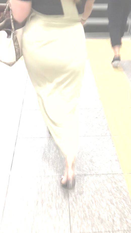 暑さでムレムレ、パン線くっきりデカ尻姉さん追跡　サンプル画像3