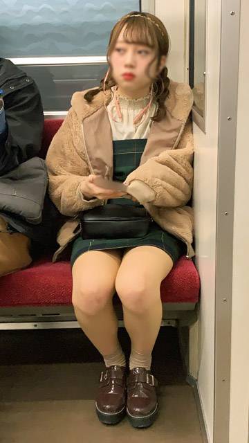 トップアイドル級！白パンツを見せてくれた可愛すぎる美少女（其の十）　サンプル画像1
