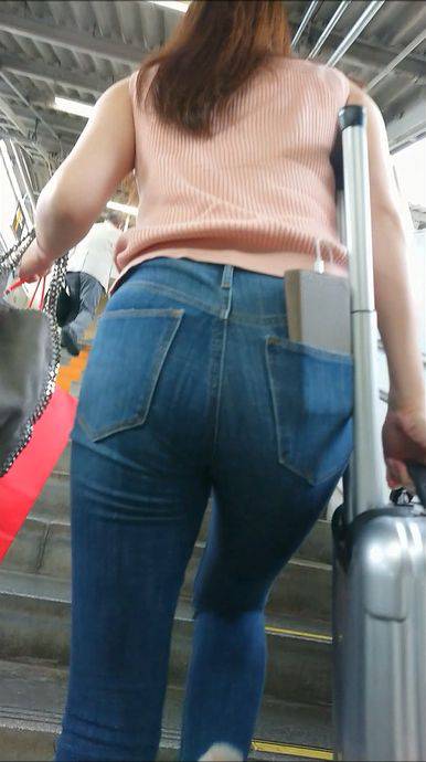 【極上尻】交尾の準備が整ったぶち込みたい巨尻ジーンズヒップ４　サンプル画像3