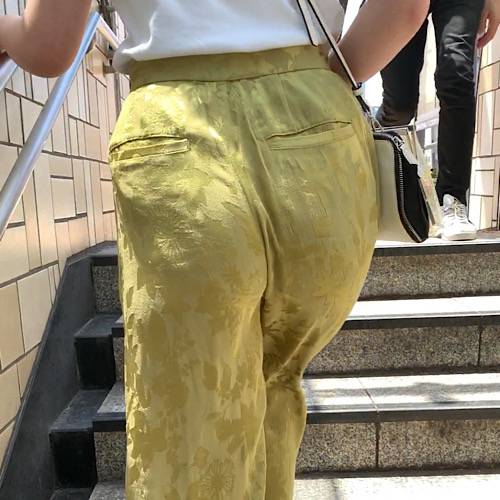 【完全Tバックエロ尻！】お尻がボヨンボヨン揺れる！エロい！肉尻合戦を男の肉棒を飲み込む！ぶっかけ！【442】 サンプル画像