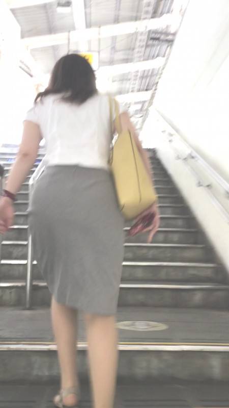 デカ尻OLさんのむっちりタイトスカート&パンツ サンプル画像