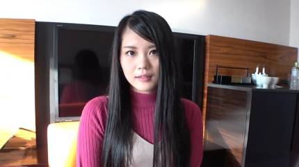スレンダー美人の22歳OLが緊張の初ハメ撮りで突かれて巨乳を揺らして喘ぐ サンプル画像