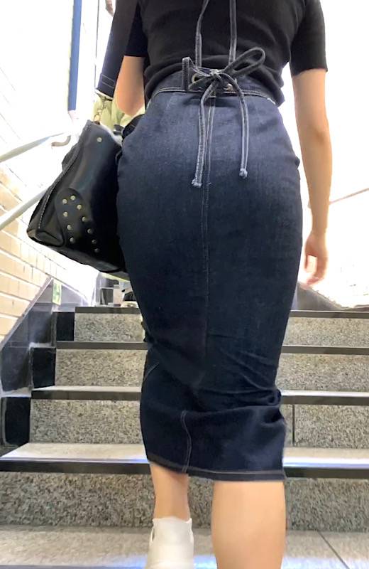 【美尻タイトスカートの極意！】ストレッチデニムにピッタリ美尻が張り付くクビれスレンダーエロ肉尻をさらけだす！【461】　サンプル画像3