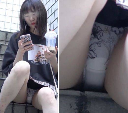 タピオカに夢中な美少女のパンチラ　サンプル画像2