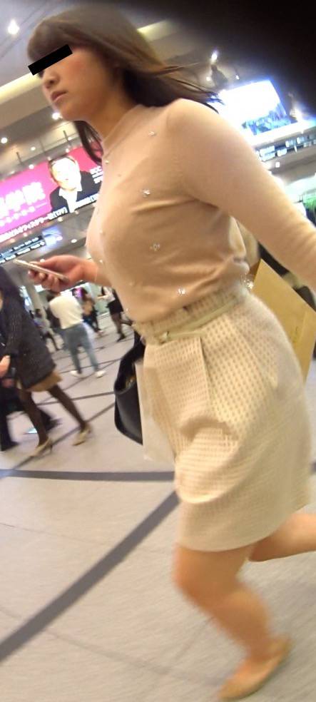 揺れる美人お姉さんのおっぱい85 サンプル画像