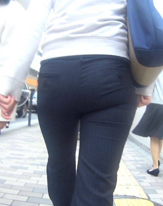 パンツスーツOLの尻は永遠です。86　サンプル画像2