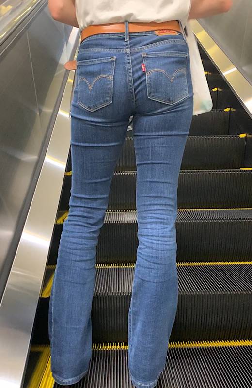 【スキニーエロデニムデカ尻】高級セレブ女の美尻スレンダーエロ肉尻お嬢様が優雅にお買い物！【474】&nbsp;　サンプル画像2