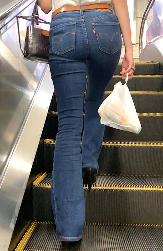 【スキニーエロデニムデカ尻】高級セレブ女の美尻スレンダーエロ肉尻お嬢様が優雅にお買い物！【474】&nbsp;　サンプル画像3