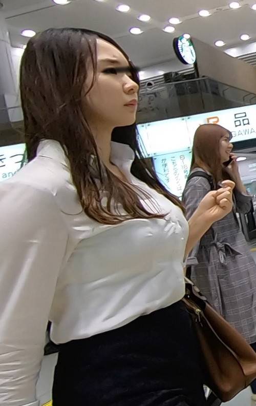 透けたブラウスの巨乳色気OL サンプル画像