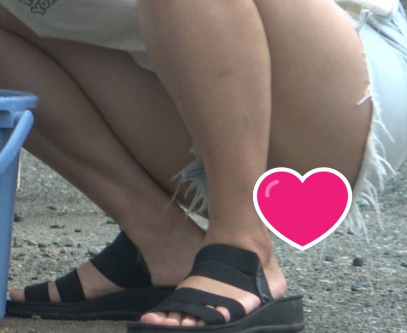 ☆4K☆ショートパンツからアレが・・ サンプル画像