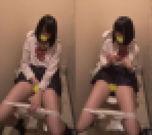 デパートのトイレでこっそりオナニーしちゃうJK⑬　サンプル画像2
