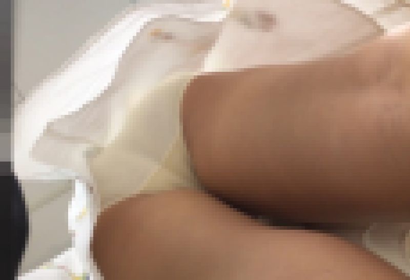 【完全新作】白いワンピースに綿の薄黄色のパンツ♡ サンプル画像