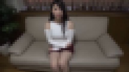 美乳の19歳女子大生が彼氏がいるのにエッチに満足できず初ハメ撮りに挑む　サンプル画像1