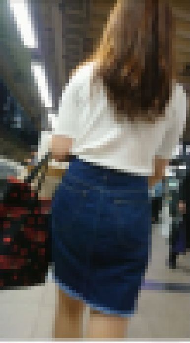 【食べ頃ヒップ】張ち切れんばかりのタイトなデニムスカート尻2　サンプル画像1