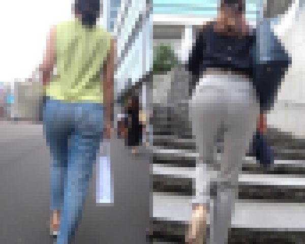 撫子風なお姉さん＆ツンデレ風なギャルOL：脇の甘さを狙い撃ちしたパンティーライン サンプル画像