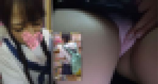 【書店痴漢】某人気アイドルにそっくりな少女を痴漢しチン汁まみれのオジサンチンコを掃除させ口内射精!! サンプル画像