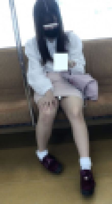 ミニスカ隠さない優しい美女 サンプル画像