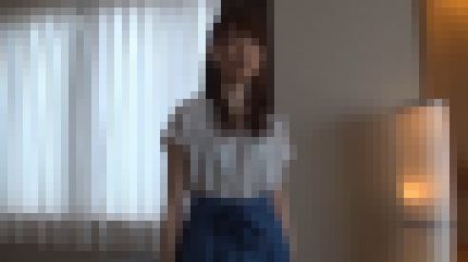 清楚系の20歳フリーターが不倫相手のエッチが物足りなくて初ハメ撮りに挑む　サンプル画像1