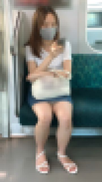 デニミニ生脚がエロすぎるマスクをしていても分かる圧倒的美女（其の二）　サンプル画像1