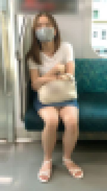 デニミニ生脚がエロすぎるマスクをしていても分かる圧倒的美女（其の二）　サンプル画像3