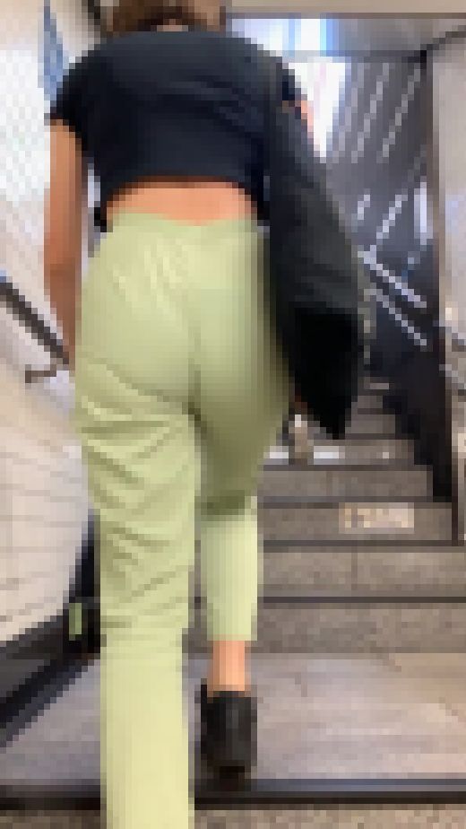 《ハミ肉尻！ここ重要》 No.1207【極薄生地のグリーンパンツから写し出されるヒップがイヤらしい美容師】　サンプル画像2