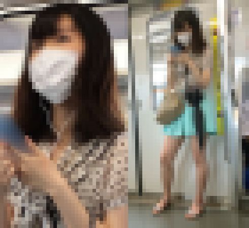 乗客に美味しそうなドエロ生脚を見せつけて立つミニスカお姉さん（後編） サンプル画像