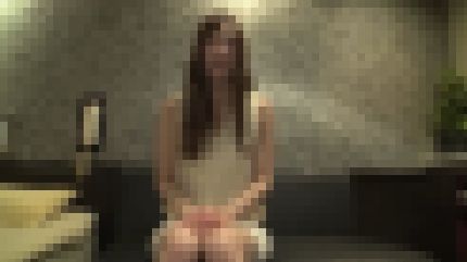 スレンダーな22歳クリニック事務員が初ハメ撮りで喘ぎまくって悶絶　サンプル画像1