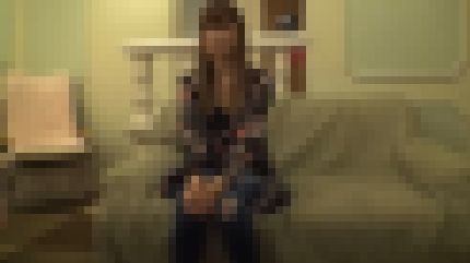 スレンダー美乳の大人しそうな20歳専門学校生が初ハメ撮りで感じまくって潮吹き　サンプル画像1