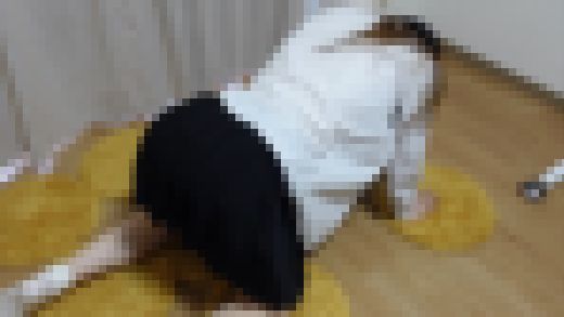 【妹の友達】~ちゃっかりお触り(ポーズ:「牛のポーズ」ビティラーサナ編)~ サンプル画像