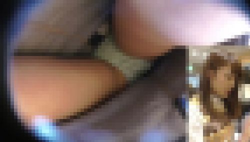 ドラマとかのわき役に出てきそうな店員さんのパンツは青！！ サンプル画像